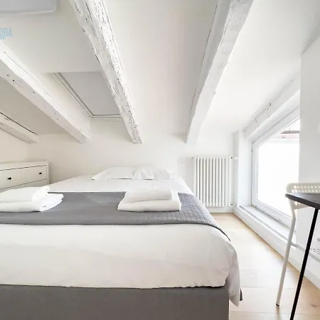 Corridoni 4c Tirabora Short Rent Apartamento