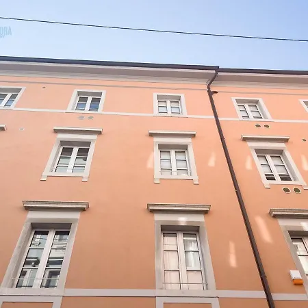 Corridoni 4c Tirabora Short Rent *